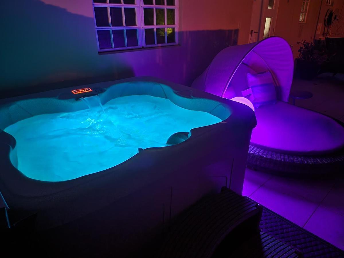Luxury Retreat With Private Jacuzzi And Mountain Views Free Parking Lejlighed Ponce Eksteriør billede