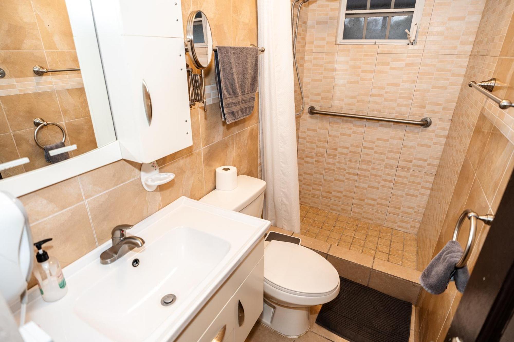Luxury Retreat With Private Jacuzzi And Mountain Views Free Parking Lejlighed Ponce Eksteriør billede