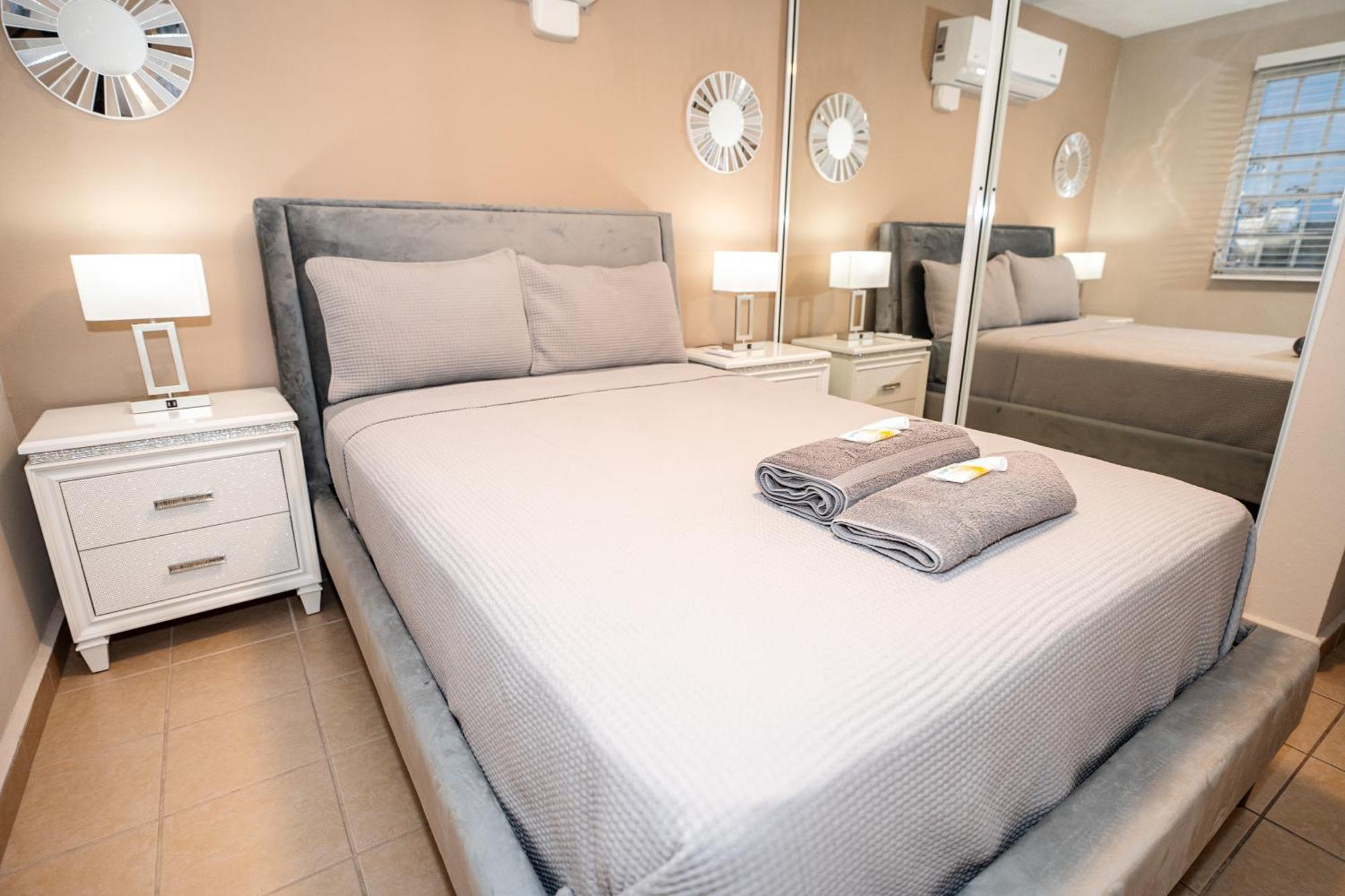 Luxury Retreat With Private Jacuzzi And Mountain Views Free Parking Lejlighed Ponce Eksteriør billede