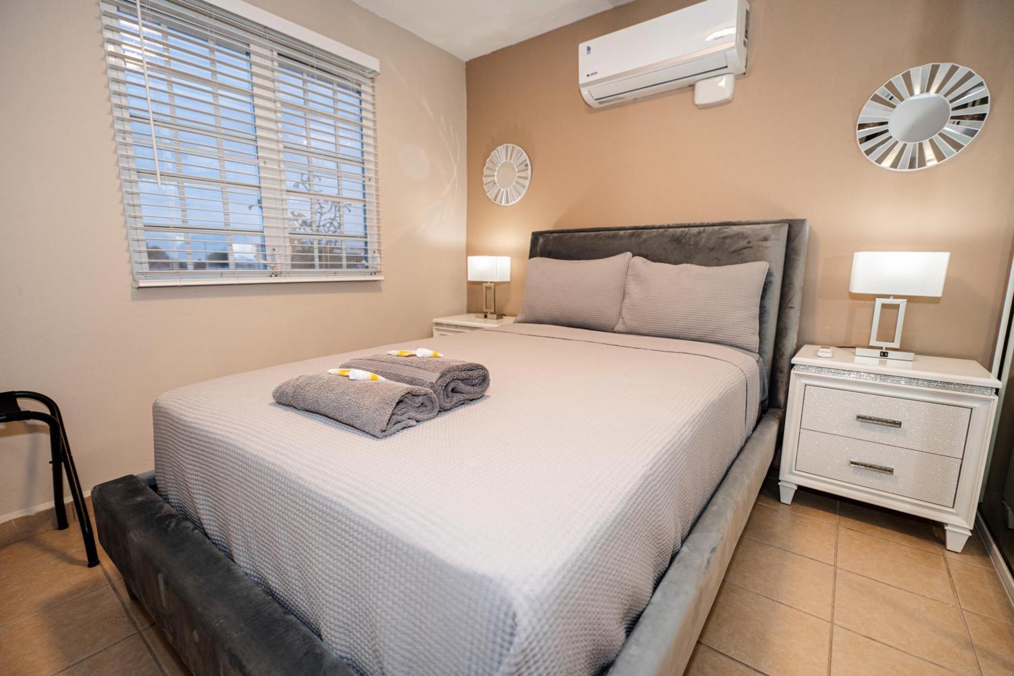 Luxury Retreat With Private Jacuzzi And Mountain Views Free Parking Lejlighed Ponce Eksteriør billede