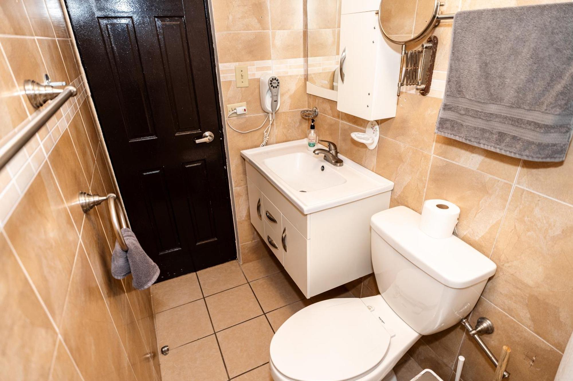 Luxury Retreat With Private Jacuzzi And Mountain Views Free Parking Lejlighed Ponce Eksteriør billede