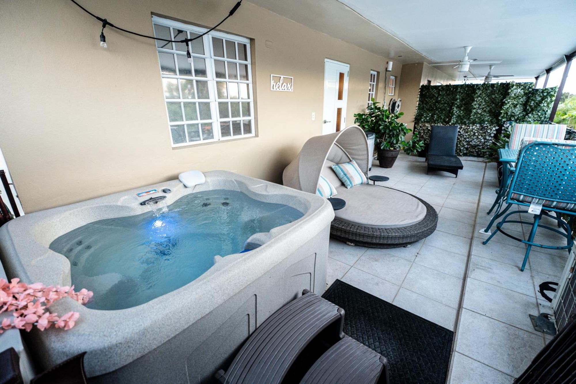 Luxury Retreat With Private Jacuzzi And Mountain Views Free Parking Lejlighed Ponce Eksteriør billede